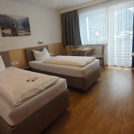 Gaestehaus Holaus 게스트하우스 메이른호픈