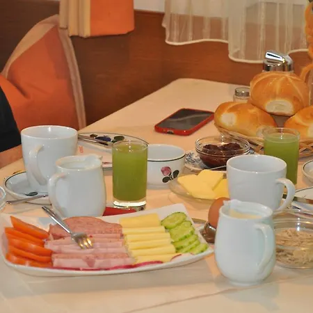 Gaestehaus Holaus 게스트하우스