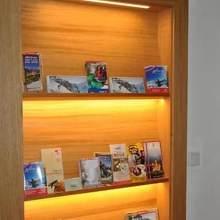 Gaestehaus Holaus 3* מאיירהופן