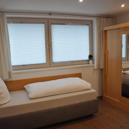 Gaestehaus Holaus 3* 메이른호픈