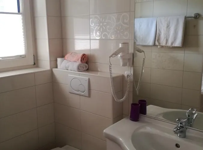 Gaestehaus Holaus Pensión 3*